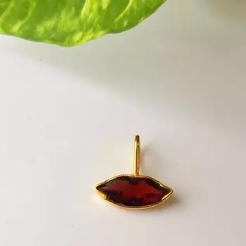 Подвеска «Поцелуй» из натурального граната с серебряными украшениями 925 пробы и драгоценными камнями