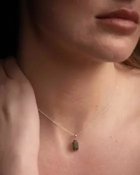 Подвеска ручной работы из цельного серебра 925 пробы с драгоценным камнем молдавит, эффектный женский кулон, подарок для нее. зелёный