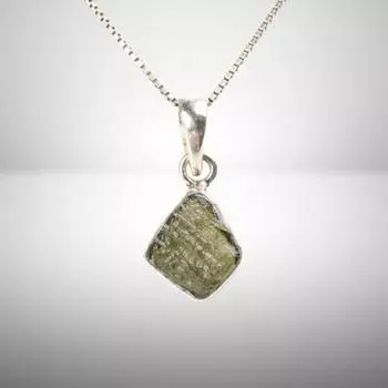 Подвеска ручной работы из цельного серебра 925 пробы с драгоценным камнем молдавит, эффектное женское кольцо, подарок для нее. зелёный