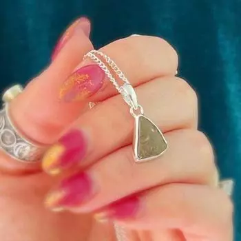 Подвеска ручной работы из цельного серебра 925 пробы с драгоценным камнем молдавит, эффектное женское кольцо, подарок для нее. зелёный