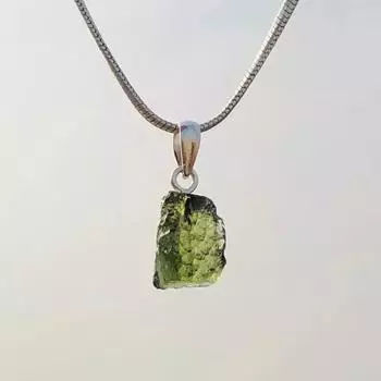 Подвеска ручной работы из цельного серебра 925 пробы с драгоценным камнем молдавит, эффектное женское кольцо, подарок для нее. зелёный