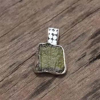 Подвеска ручной работы из цельного серебра 925 пробы с драгоценным камнем молдавит, эффектное женское кольцо, подарок для нее.