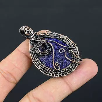 Подвеска ручной работы из медной проволоки из натурального синего титана с друзами, длина 2,24 дюйма, b2h58