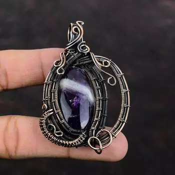 Подвеска с аметистом в виде шеврона, подвеска из медной проволоки с драгоценным камнем, подвеска ручной работы, аметист в виде шеврона, медные ювелирные изделия, этническая подвеска, подарок для женщин