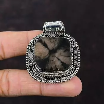 Подвеска с хиастолитом из стерлингового серебра 925 пробы. Потрясающие ювелирные изделия из драгоценных камней. Подвеска ручной работы. Винтажная подвеска. Подарок на помолвку. Совершенно новый кулон.