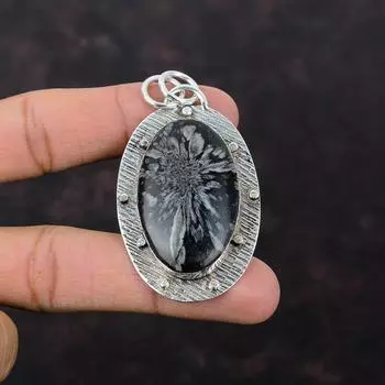 Подвеска с хризантемой из стерлингового серебра 925 пробы. Ювелирные изделия из драгоценных камней одного качества. Уникальный дизайн ручной работы. Подвеска из серебра. Подарок для жены.