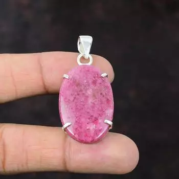 Подвеска с родонитом. Новые ювелирные изделия из драгоценных камней. Подвеска из стерлингового серебра 925 пробы. Уникальный дизайн ручной работы. Подвеска на годовщину в подарок. Стильная подвеска.