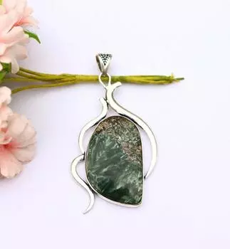 Подвеска с серафинитом/ Ожерелье с серафинитом/ Кулон с зеленым серафинитом