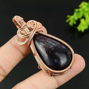 Подвеска в виде медной проволоки с натуральным фиолетовым лабрадоритом 2,48 f9P89