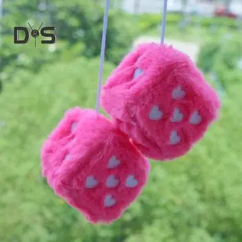 Подвеска в виде плюшевых игральных костей с точками в форме сердца, украшение в виде подвесных игральных костей, мягкий пушистый винтажный автомобильный подвесной аксессуар белый