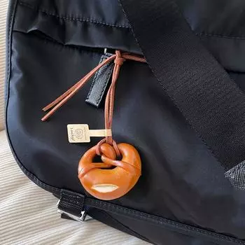 Подвеска в виде щелочного хлеба в виде рогалика, веревка, сумка для круассана, креативный брелок в виде кренделя, подарок style 2