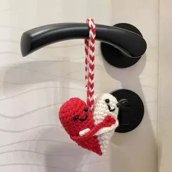 Подвеска в виде сердца, связанная вручную крючком, обнимающее украшение в виде сердца, красное и белое, подвесное украшение в виде сердца для автомобильного брелока-сумки Love Heart
