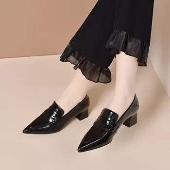 Pointed high heels women s shallow mouth one-pedal single shoes retro medium heel small leather shoes work shoes 34