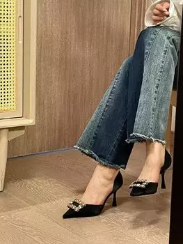 Pointed high heels women s thin heels autumn 2025 new square buckle large rhinestone French hollow single shoes 35 телесный