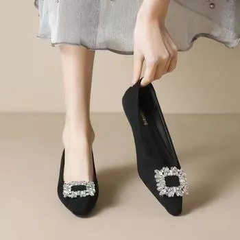 Pointed rhinestone black single shoes women s spring 2025 new flat temperament French small heels large size women s shoes 41 to 43 35 чёрный