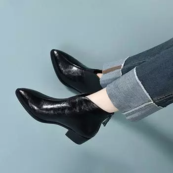 Pointed short boots women s autumn and winter new retro low-heeled rear zipper leather boots simple and thin women s cotton boots 34