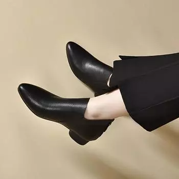 Pointed short boots women s autumn and winter new simple temperament low heel rear zipper leather boots flat ankle boots leather boots 34