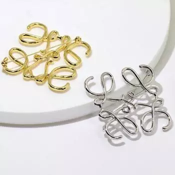 Полая брошь Женщины Девушки Мода Темперамент Ювелирные изделия Аксессуары Рюкзак Булавка Значки Украшения для корсажа Подарки золотой