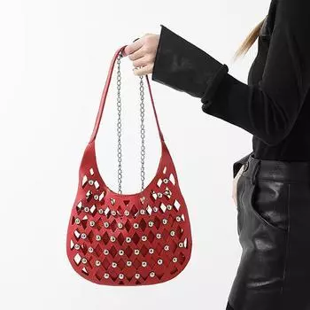 Полая сумка для подмышек для женщин с нишевым дизайном. Новинка 2024 года. Полая сумка Sky Star для поездок на работу. Модная сумка через плечо с заклепками на одно плечо. красный