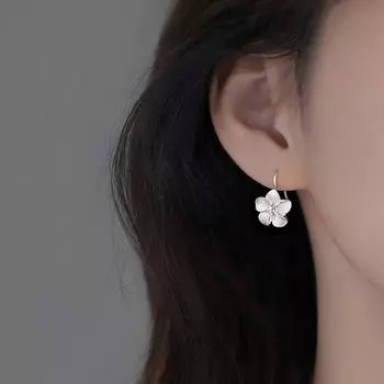 Полированные серьги Элегантные цветочные серьги с кубическим цирконием для женщин Полированные серьги-крючки с подвеской в виде цветка Стильные для выпускного вечера серебряный
