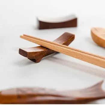 Полка для хранения в отеле. Держатель для палочек для еды. Полка для деревянных палочек для еды. Украшение кухни. Посуда для ресторана. 5.5*1.7*2.5cm