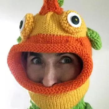 Полностью вручную связанная забавная именная роговая шапка и маска в одном