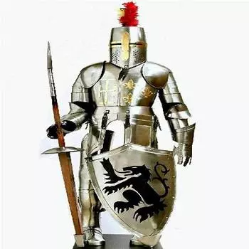 Полный доспех средневекового рыцаря со щитом и мечом. Доспехи 15 века,