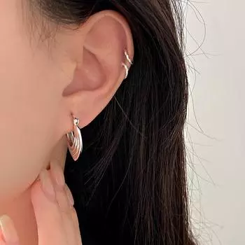 Полосатые нестандартные пряжки для ушей Высококачественный нишевый дизайн и персонализированные серьги Модные серьги