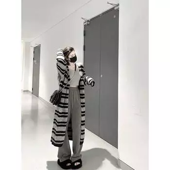 Полосатый свитер средней и длинной длины кардиган куртка женская осень и зима ленивый ветер нишевый шикарный трикотажный тренч one size fits all серый