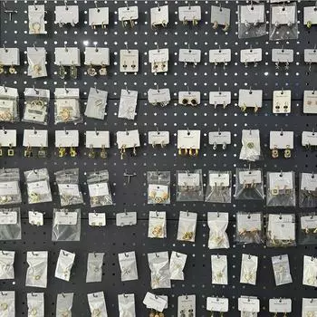 Popular 18k gold stainless steel earrings high-end light luxury stud earrings fashion jewelry fashion 18k gold