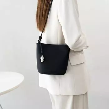Popular Niche Fashion Small Bucket Bag Women 2025 New All-Match Soft Leather Simple Casual Shoulder Bag Messenger Bag Fashion Black(Pay attention to the size of the small bag)
