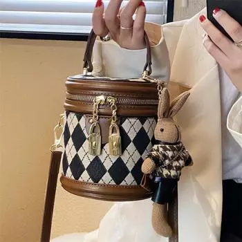 Popular Small Bags for Women In Spring Fashionable and Niche Crossbody Bags Textured Diamond Grid Hand-held Bucket Bags