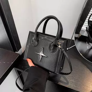 Популярная и модная женская сумка для поездок на работу 2024 года, простая сумка через плечо в иностранном стиле, маленькая квадратная сумка чёрный