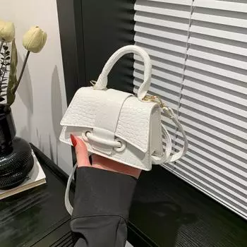 Популярная мини-сумка цвета конфет, маленькая квадратная сумка 2024 года, новая простая и изысканная универсальная портативная сумка-мессенджер чёрный