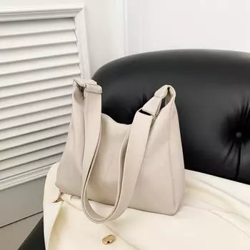 Популярная мода этого года корейская версия пригородной текстуры 2024 ретро повседневный тренд темперамент сумка через плечо женщина белый