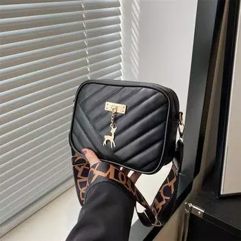 Популярная модная повседневная тенденция персонализированная сумка через плечо женская летняя 2024 года новая иностранная текстура женская сумка чёрный