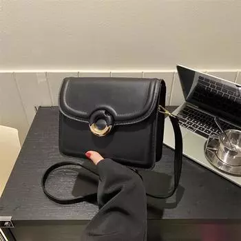 Популярная сумка этого года женская 2024 осень новая иностранная повседневная маленькая квадратная сумка корейская версия модная сумка-мессенджер через плечо чёрный