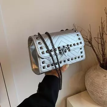 Популярная сумка этого года, женская, новая 2024 года, высококачественный нишевый дизайн, маленькая квадратная сумка, универсальная популярная повседневная сумка-мессенджер чёрный