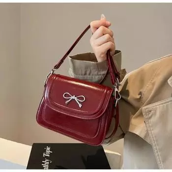 Популярная сумка Женская модная тенденция Универсальная женская сумка через плечо Нишевый дизайн Супер огонь Высококачественная маленькая квадратная сумка