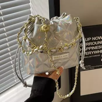 Популярная в этом году блестящая сумка-цепочка. 2024 Новая модная сумка-ведро с ромбовидной сеткой и цепочкой для работы и поездок. Маленькая сумка через плечо.