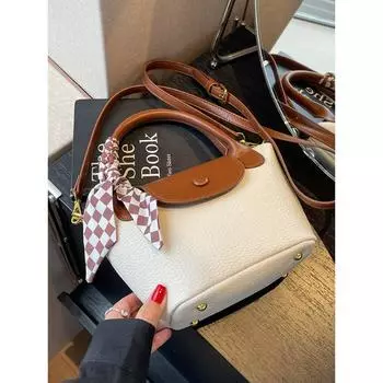 Популярная в этом году маленькая женская сумка 2023 года: новая летняя универсальная сумка через плечо на одно плечо, популярная в Интернете и популярная портативная сумка