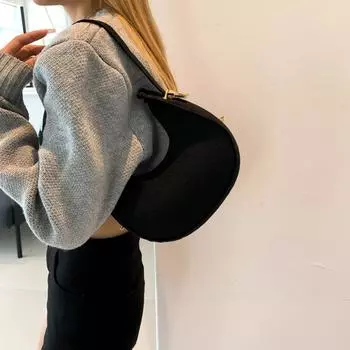 Популярная в этом году модная фетровая сумка через плечо для женщин 2024 года, корейская версия иностранного стиля, универсальная тисненая сумка-пельмень, маленькая сумка чёрный