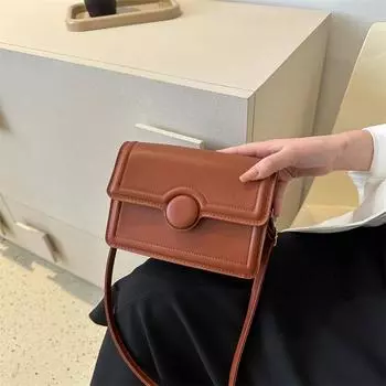 Популярная в этом году модная простая сумка-мессенджер через плечо 2024 года, новая маленькая свежая простая повседневная маленькая квадратная сумка для женщин чёрный