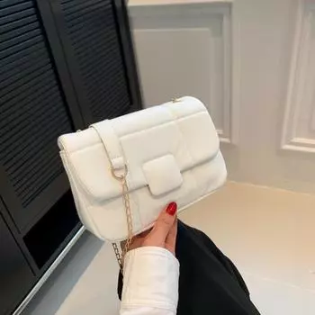 Популярная в этом году однотонная простая сумка-мессенджер через плечо с цепочкой, осень 2024, новая маленькая квадратная сумка, темпераментная женская сумка белый