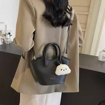 Популярная в этом году сумка через плечо женская 2024 новая модная нишевая сумка-мессенджер для поездок на работу портативная сумка-ведро прилив