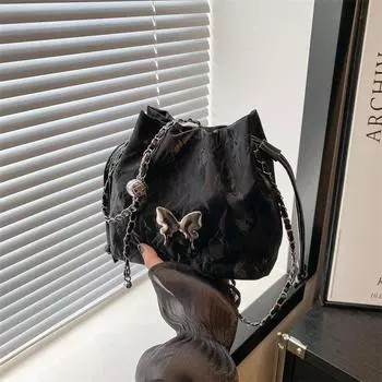 Популярная в этом году сумка женская 2024 новая летняя простая модная сумка-ведро повседневная сумка-мессенджер в иностранном стиле сумка через плечо чёрный