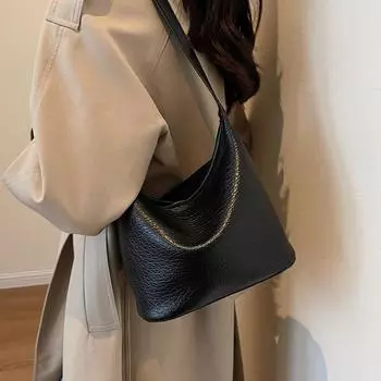 Популярная в этом году сумка женская большая вместимость 2024 новая простая и универсальная сумка через плечо популярная сумка-ведро с текстурой чёрный