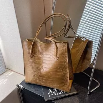 Популярная в этом году сумка женская зимняя 2024 новая иностранная стильная персонализированная сумка через плечо ретро сумка-тоут модная сумка чёрный