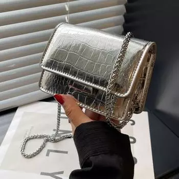 Популярная в этом году суперпопулярная маленькая сумка. Лето 2024 года. Популярная универсальная сумка-мессенджер с цепочкой. Модная мини-квадратная сумка на слинге. чёрный