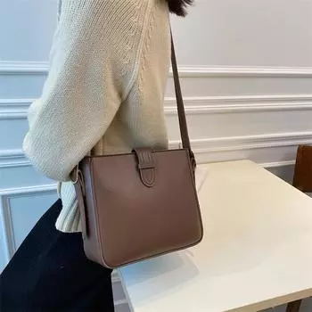 Популярная в этом году женская сумка 2025 новая модная текстурная женская сумка-ведро универсальная на плечо сумка-мессенджер 25*8*20 темно-коричневого